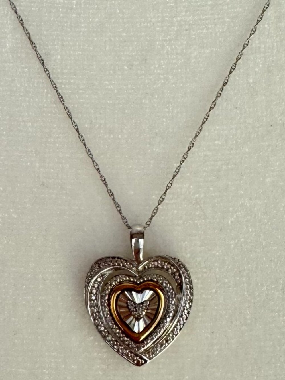 Macy's NWT 10K Gold Sterling Silver .02ct Diamond Accent Heart Necklace 18in Box